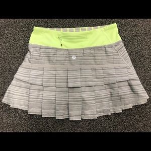 LULULEMON Tennis Skirt SIZE 2. Excellent cond!